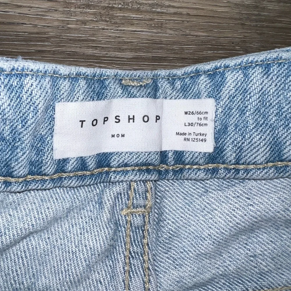 Topshop Super Rip Mom Jean light denim color High waist Sz 26/30